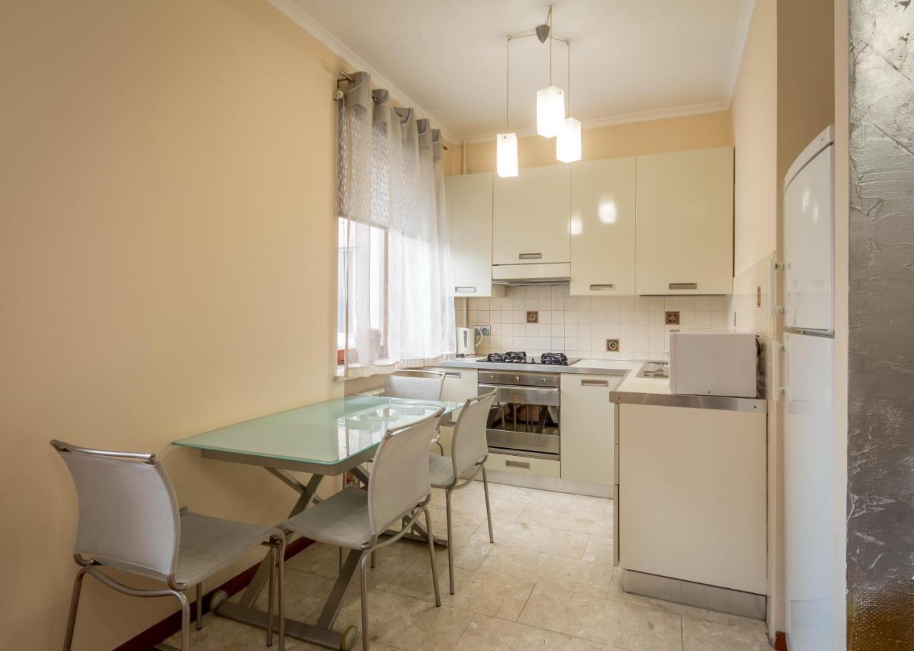 Apartment On Triokhsviatytelska Kiev Ngoại thất bức ảnh